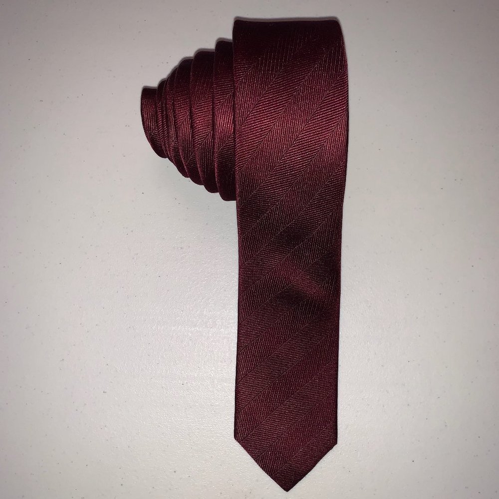 The Tie Bar - One Color Pattern Tie (NWOT)